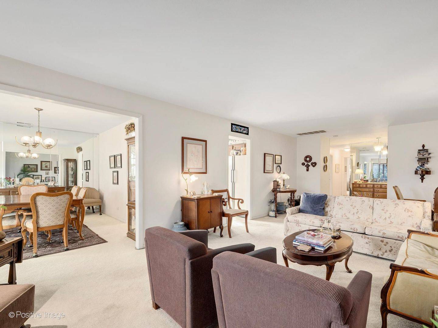 1S055 Spring RD #2C, Oakbrook Terrace, IL 60181