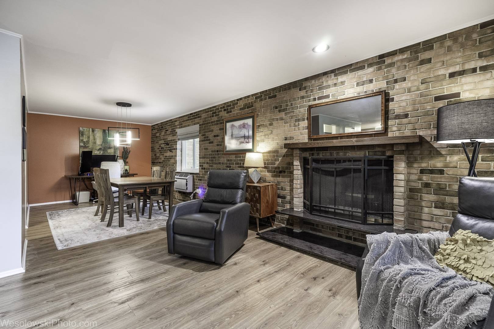 360 Claymoor RD #2C, Hinsdale, IL 60521