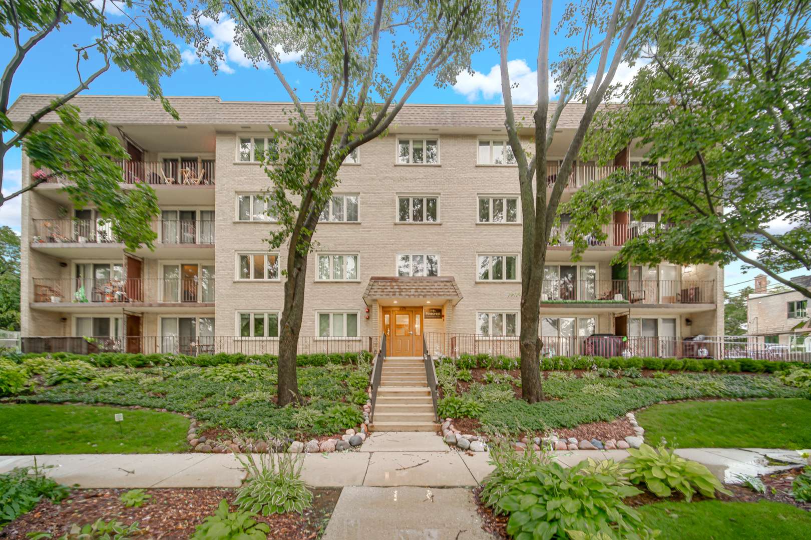 225 E Wing ST #302, Arlington Heights, IL 60004
