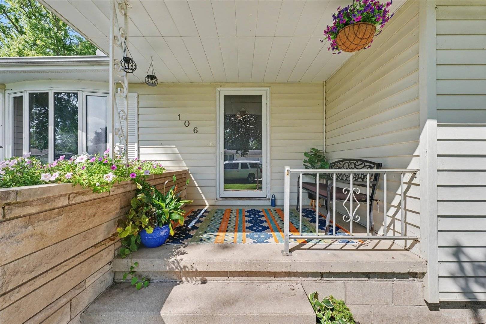 106 Pleasant DR, Sidney, IL 61877
