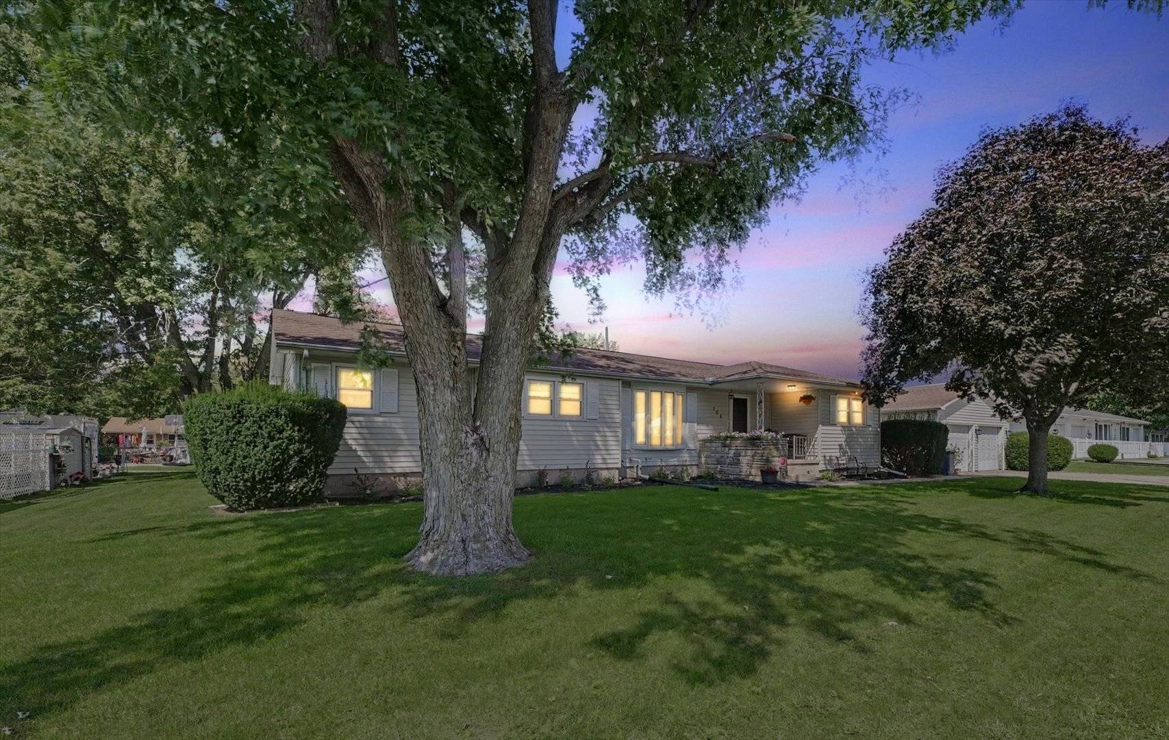 106 Pleasant DR, Sidney, IL 61877