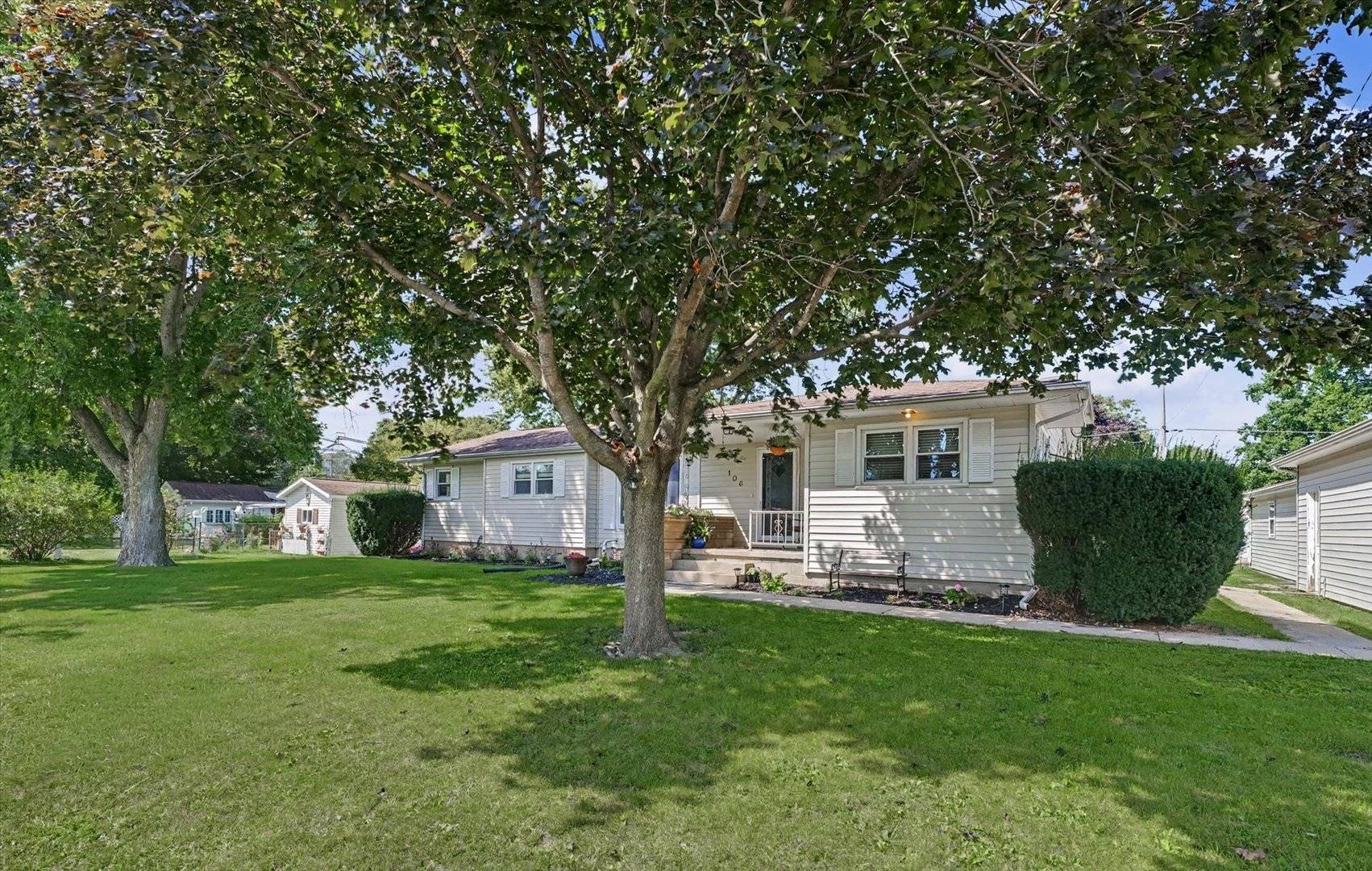 106 Pleasant DR, Sidney, IL 61877