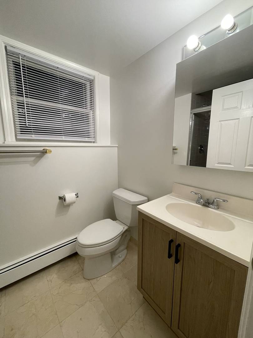 6125 W Rosedale AVE #G, Chicago, IL 60646