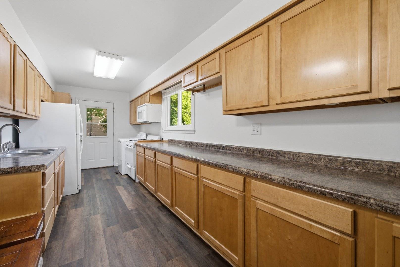 207 Caddy AVE, Carpentersville, IL 60110