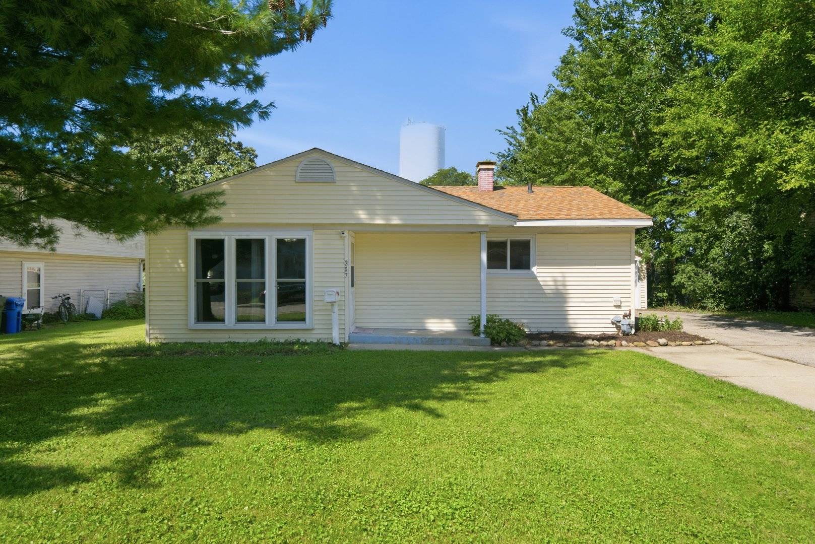 207 Caddy AVE, Carpentersville, IL 60110