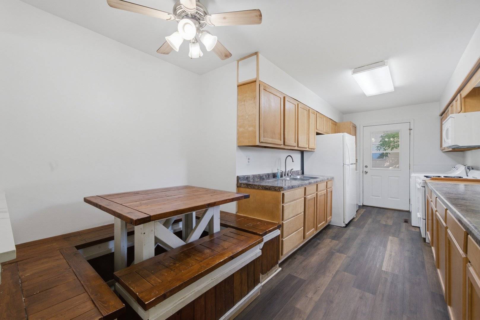 207 Caddy AVE, Carpentersville, IL 60110