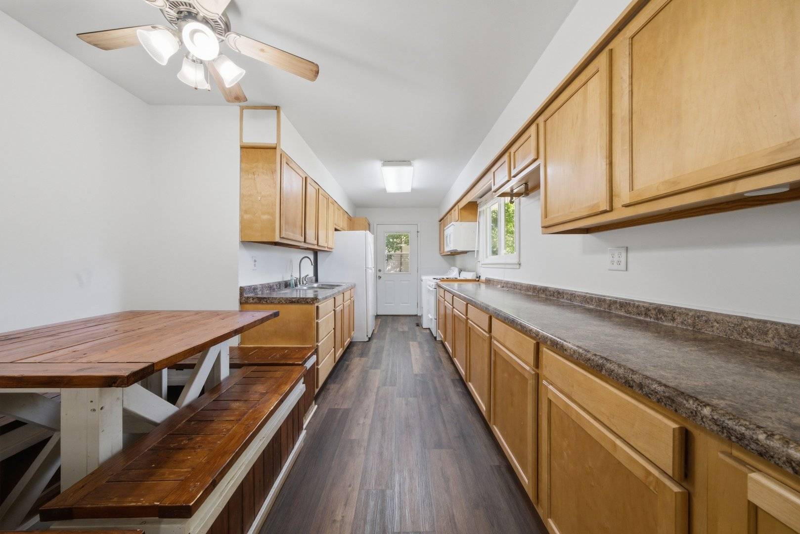 207 Caddy AVE, Carpentersville, IL 60110
