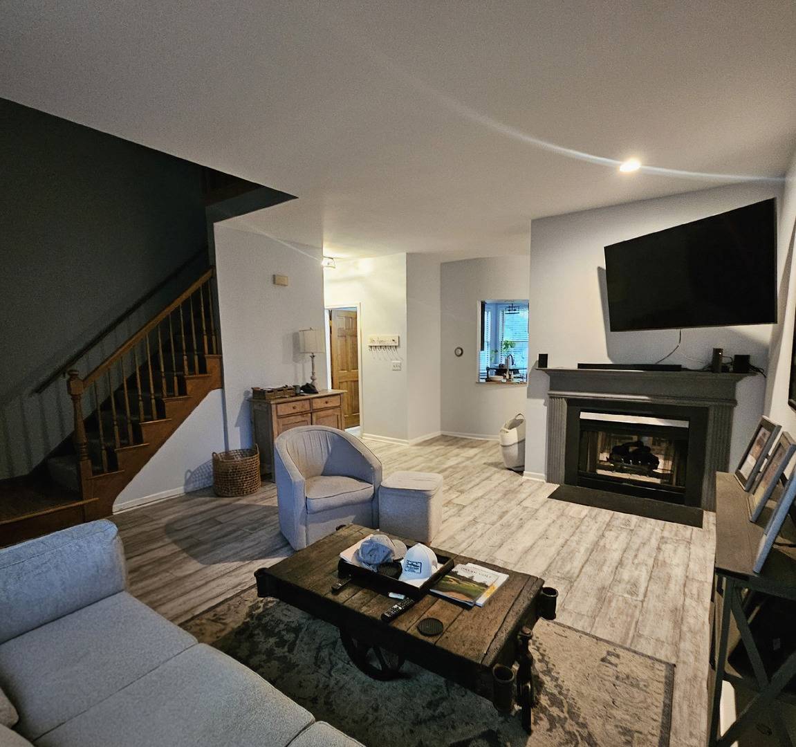 806 Derby CRSE, St. Charles, IL 60174