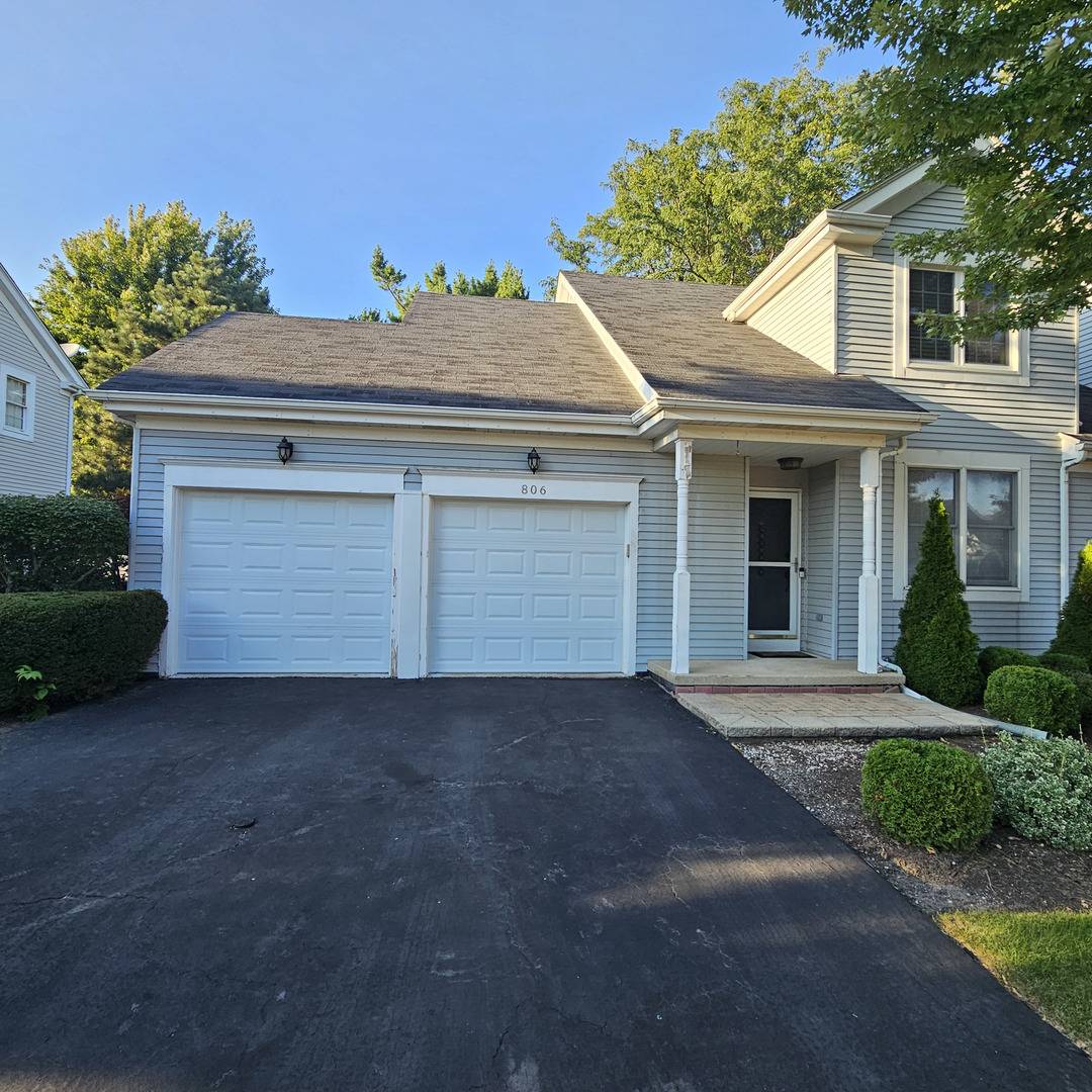 806 Derby CRSE, St. Charles, IL 60174