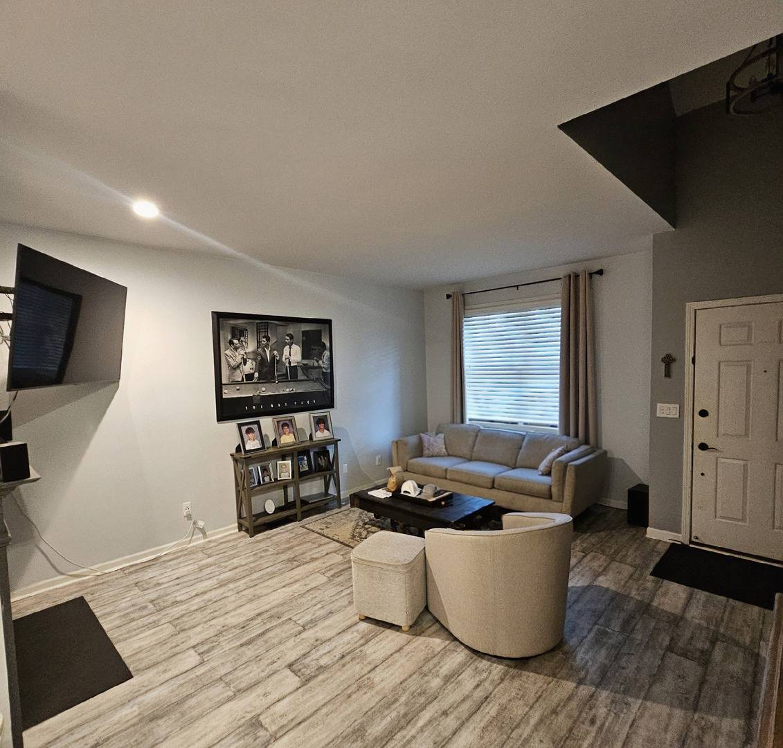 806 Derby CRSE, St. Charles, IL 60174