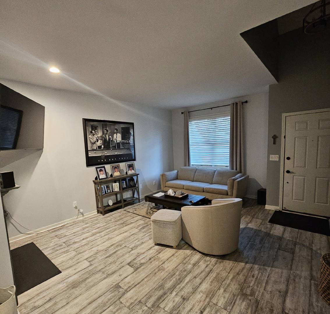 806 Derby CRSE, St. Charles, IL 60174