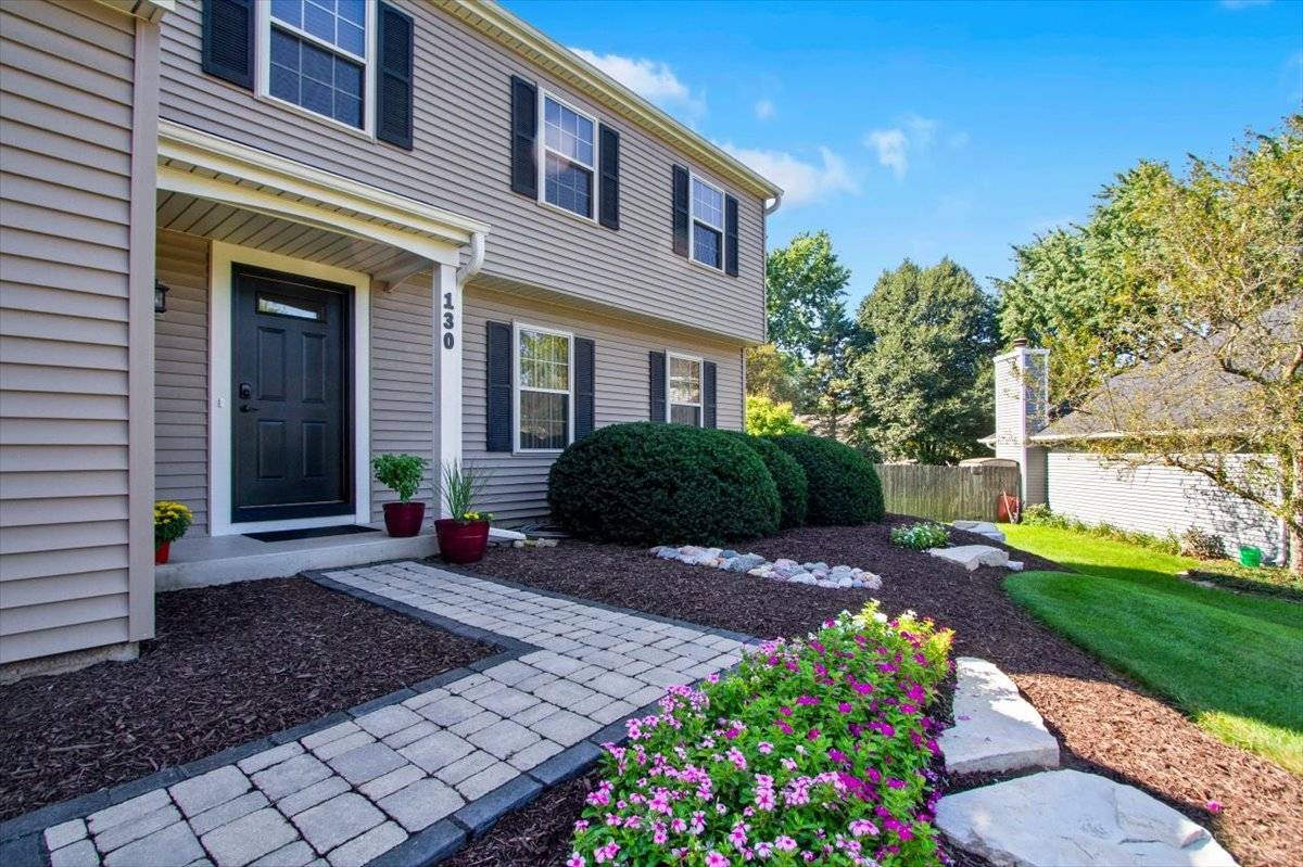 130 Lewis CT, St. Charles, IL 60174