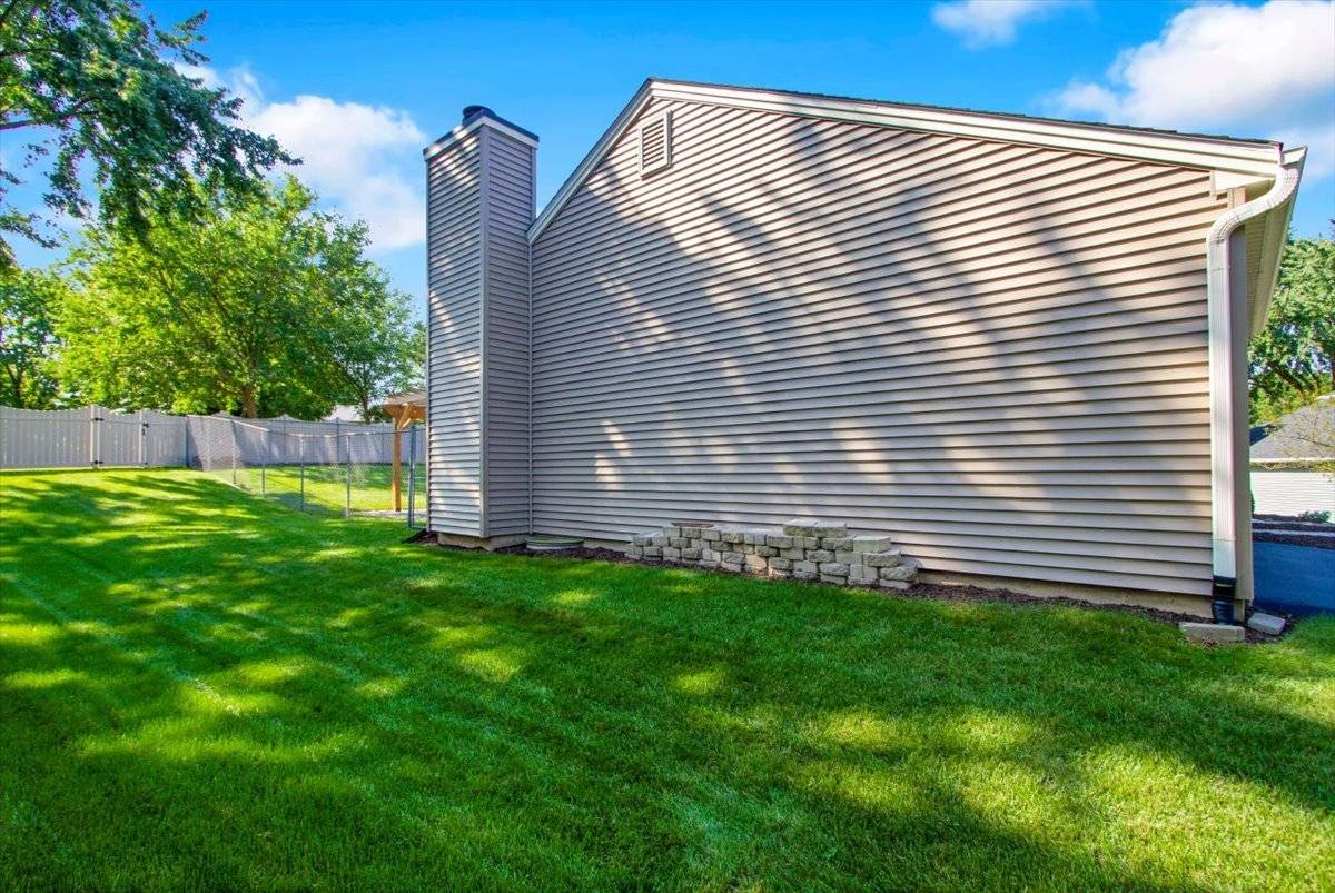 130 Lewis CT, St. Charles, IL 60174