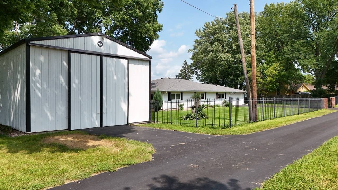 17807 Route 84 Route N, East Moline, IL 61244