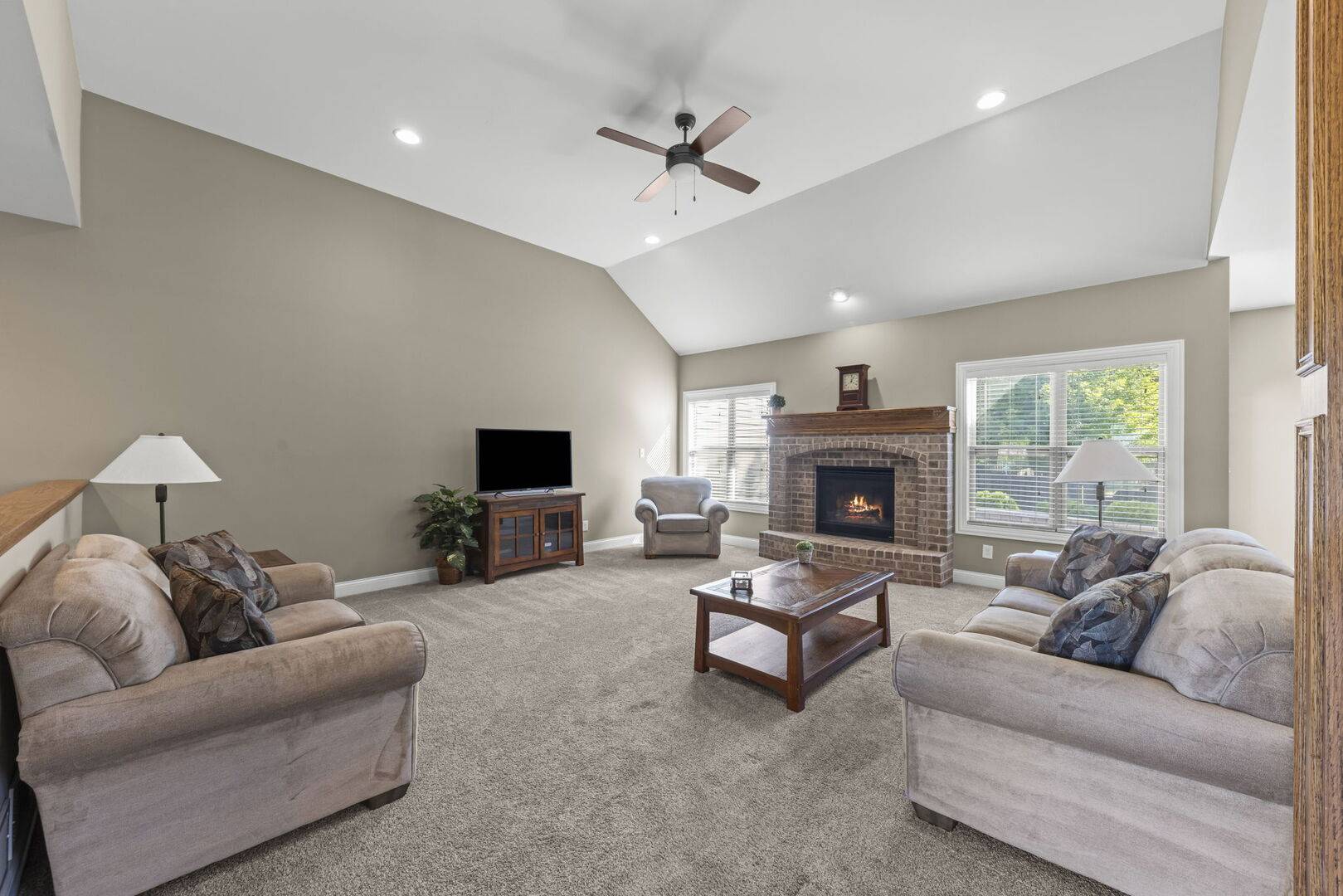 476 Bloomfield CIR W, Oswego, IL 60543