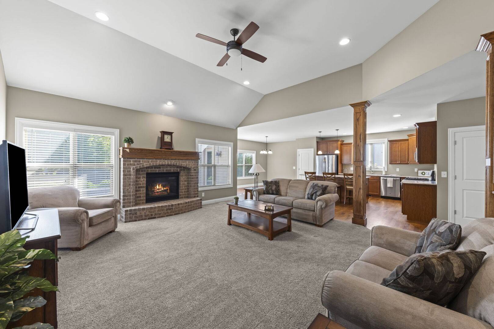 476 Bloomfield CIR W, Oswego, IL 60543