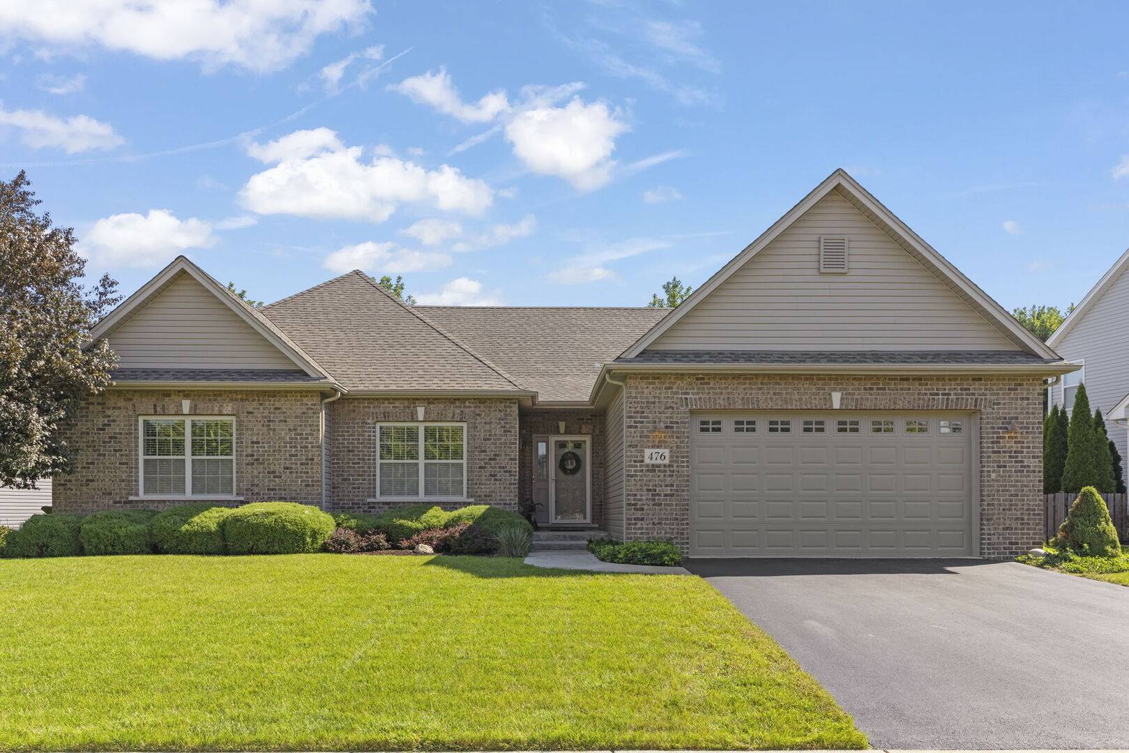 476 Bloomfield CIR W, Oswego, IL 60543