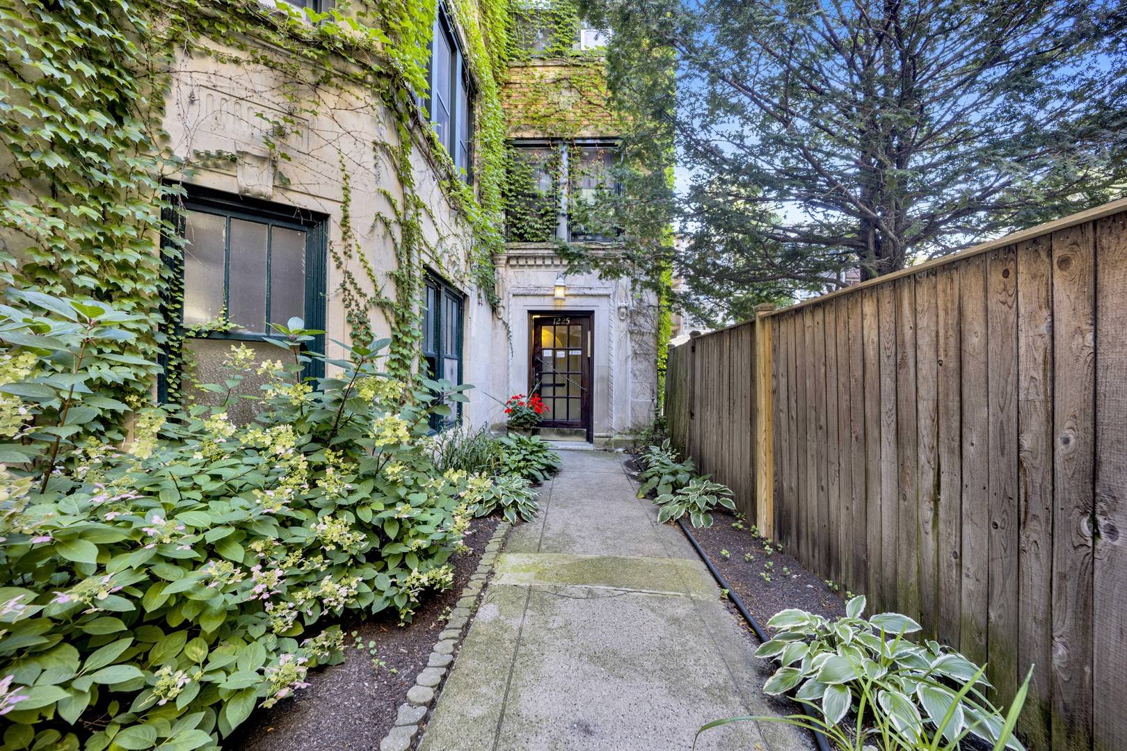 1225 W Granville AVE #3A, Chicago, IL 60660