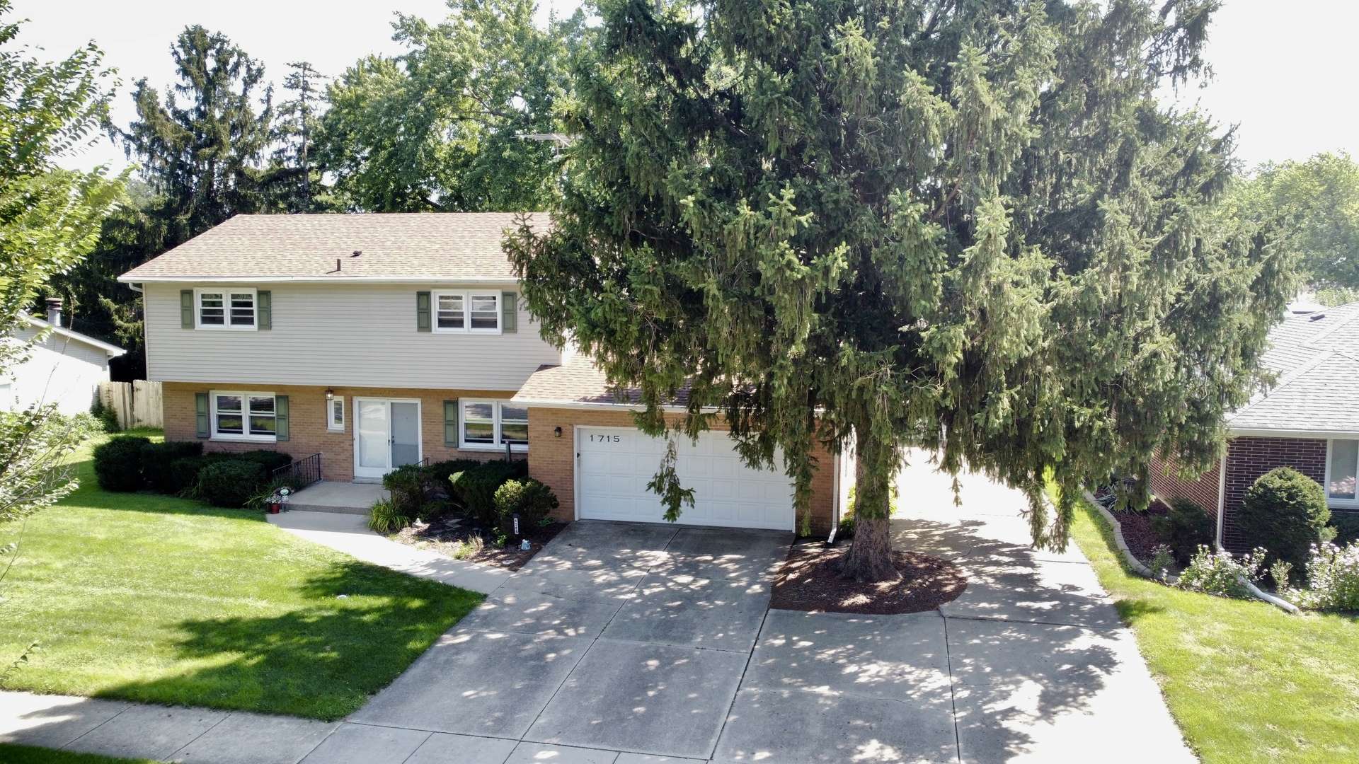 1715 Lily ST, Aurora, IL 60505