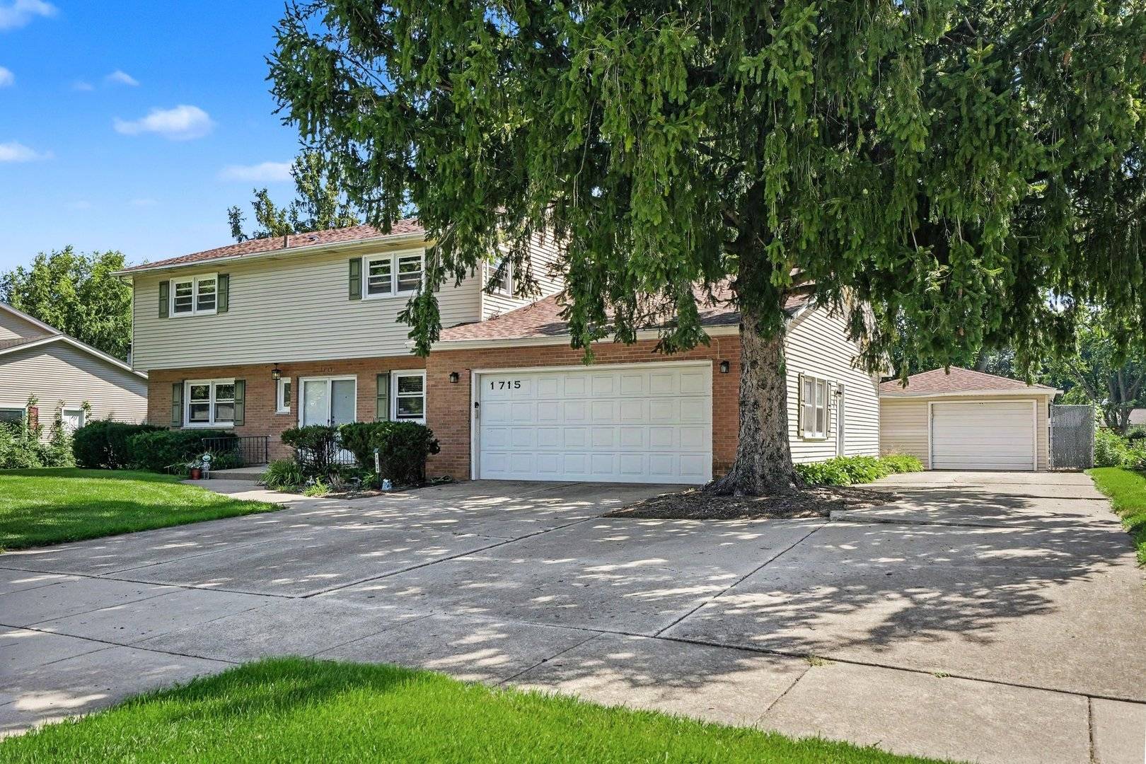 1715 Lily ST, Aurora, IL 60505