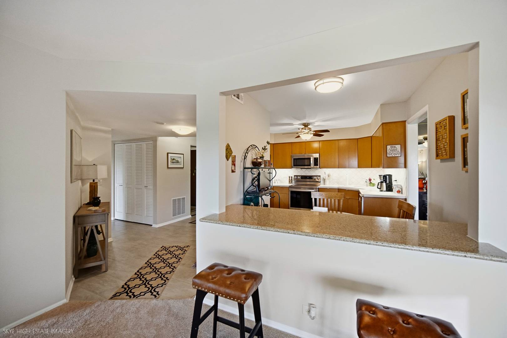 201 Lake Hinsdale DR #405, Willowbrook, IL 60527