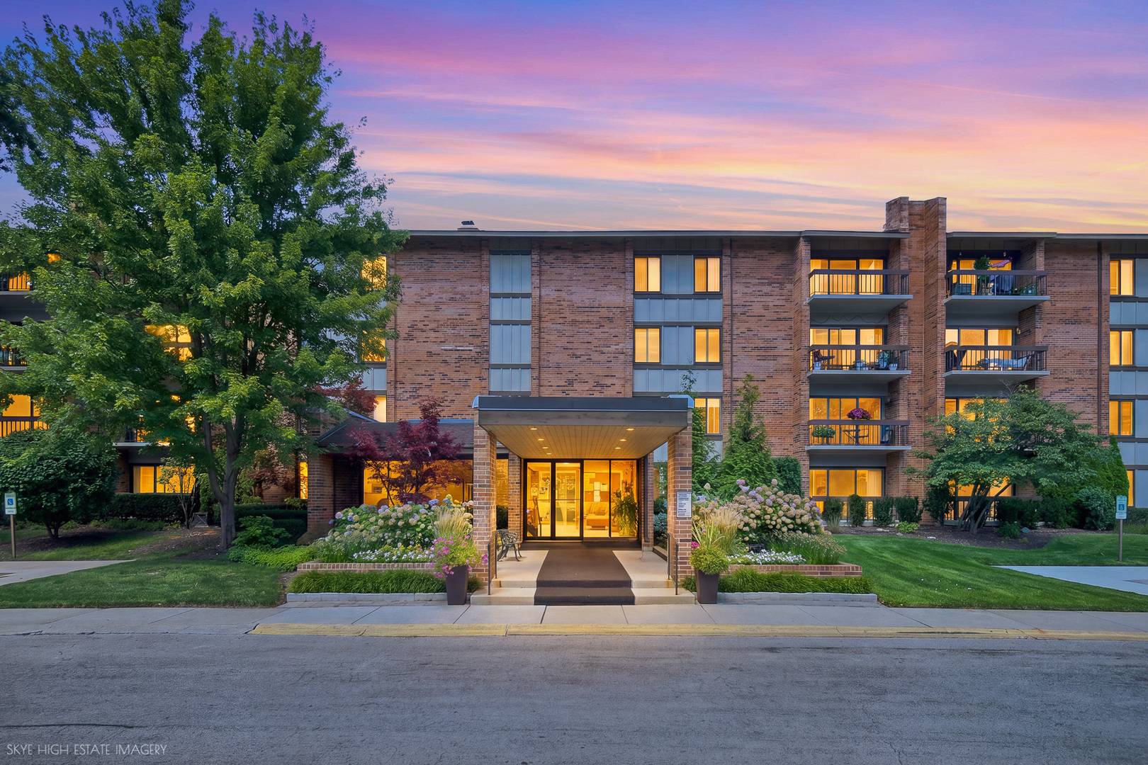 201 Lake Hinsdale DR #405, Willowbrook, IL 60527
