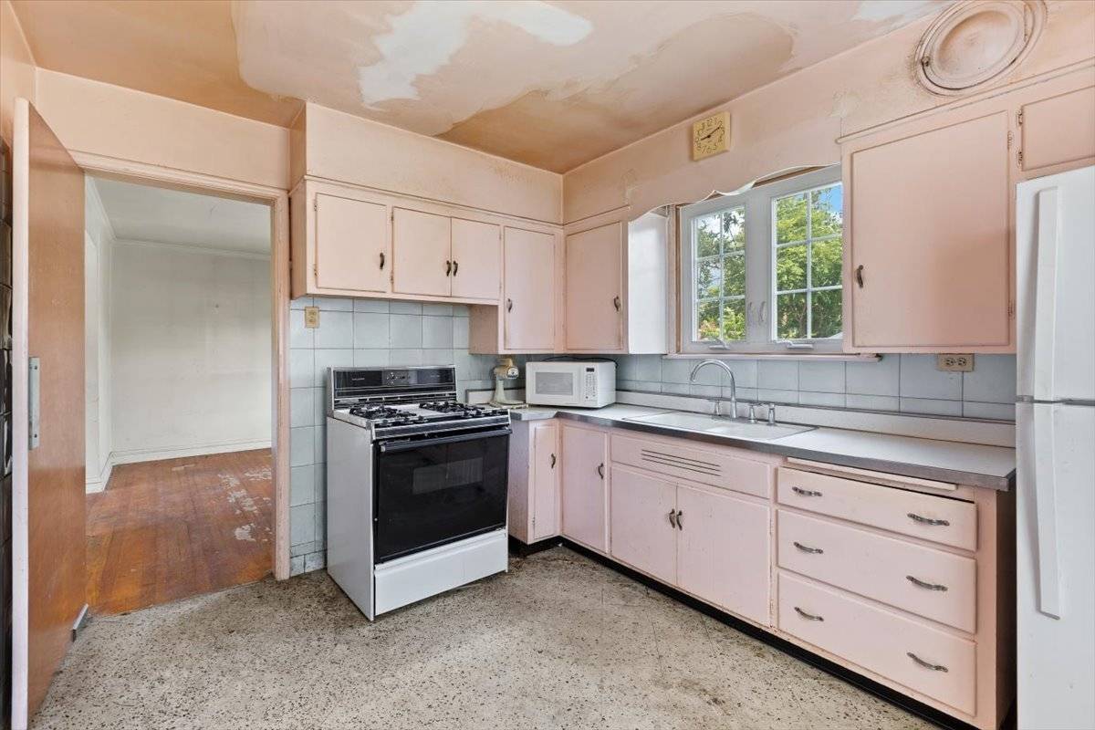 8423 S Wolcott AVE, Chicago, IL 60620