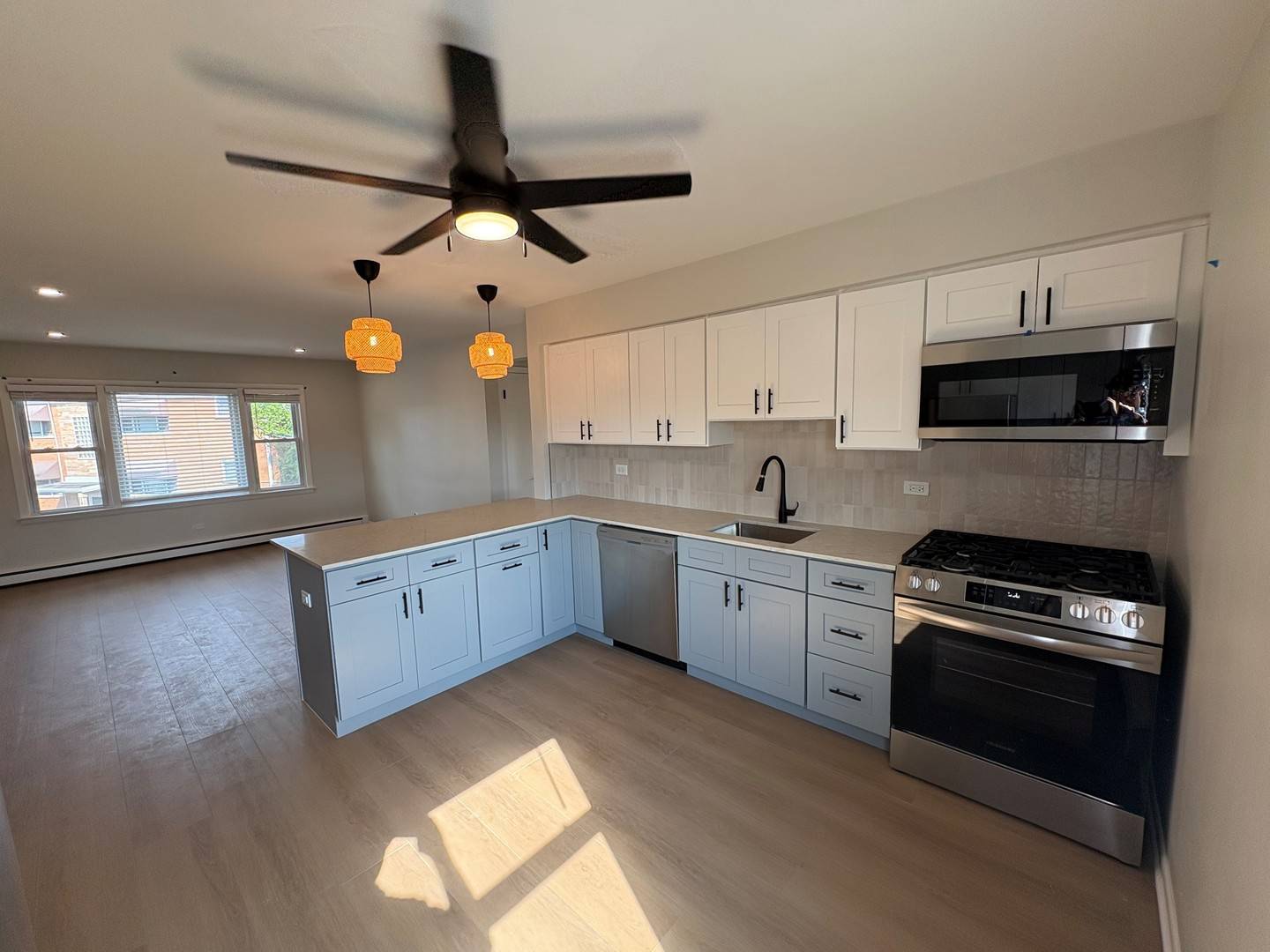 143 Ann ST #2S, Clarendon Hills, IL 60514