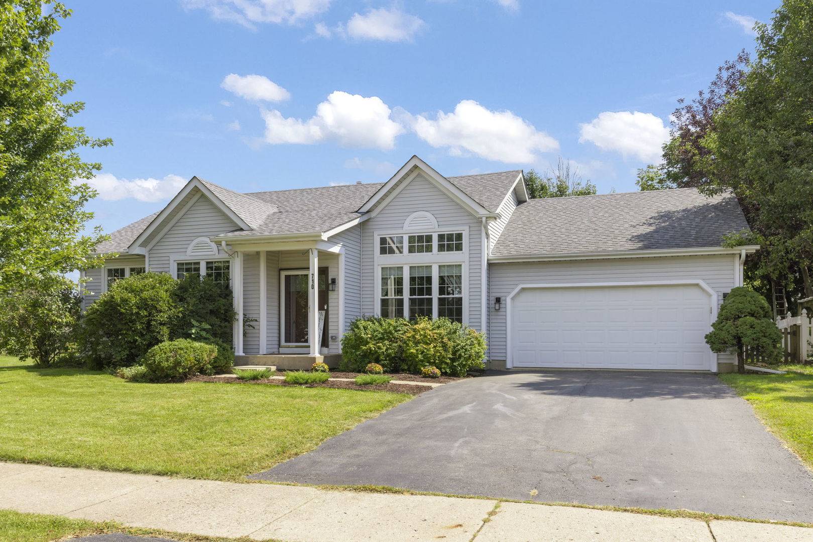 710 Cornell DR, Oswego, IL 60543