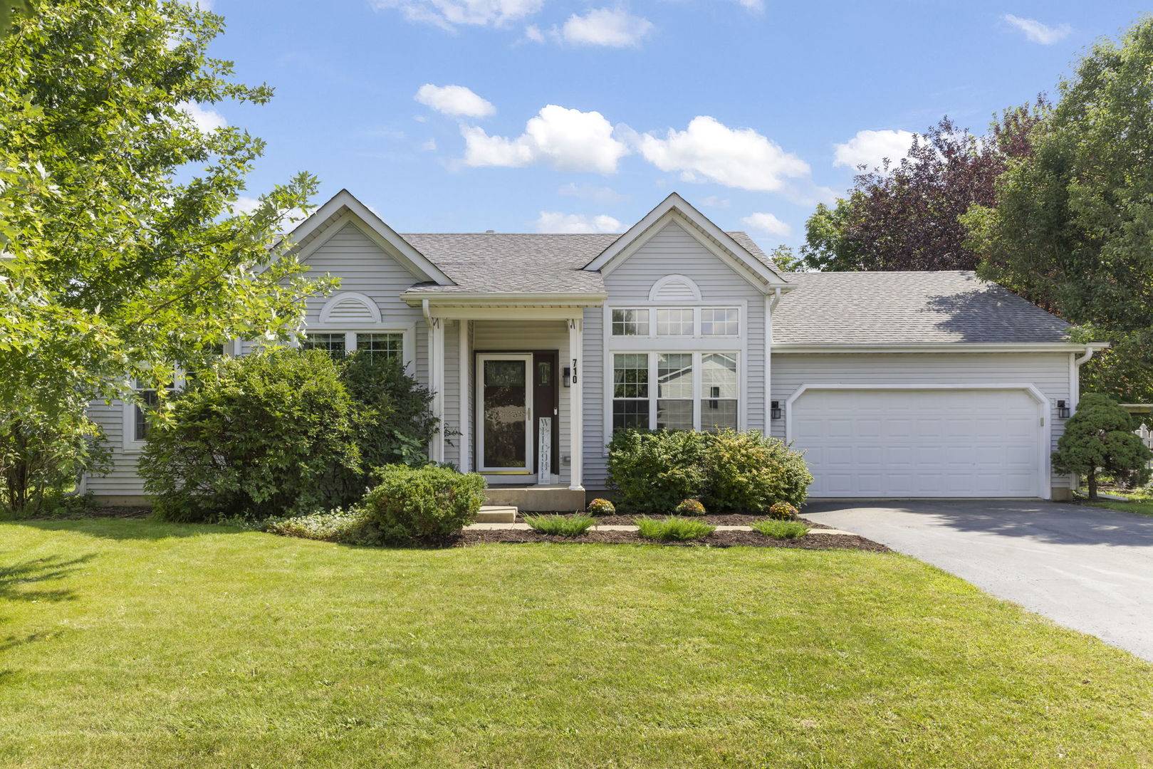 710 Cornell DR, Oswego, IL 60543