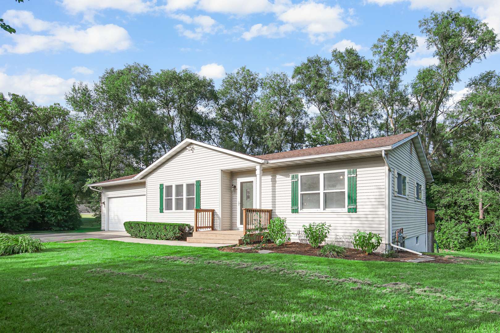 112 Cass ST, Spring Grove, IL 60081