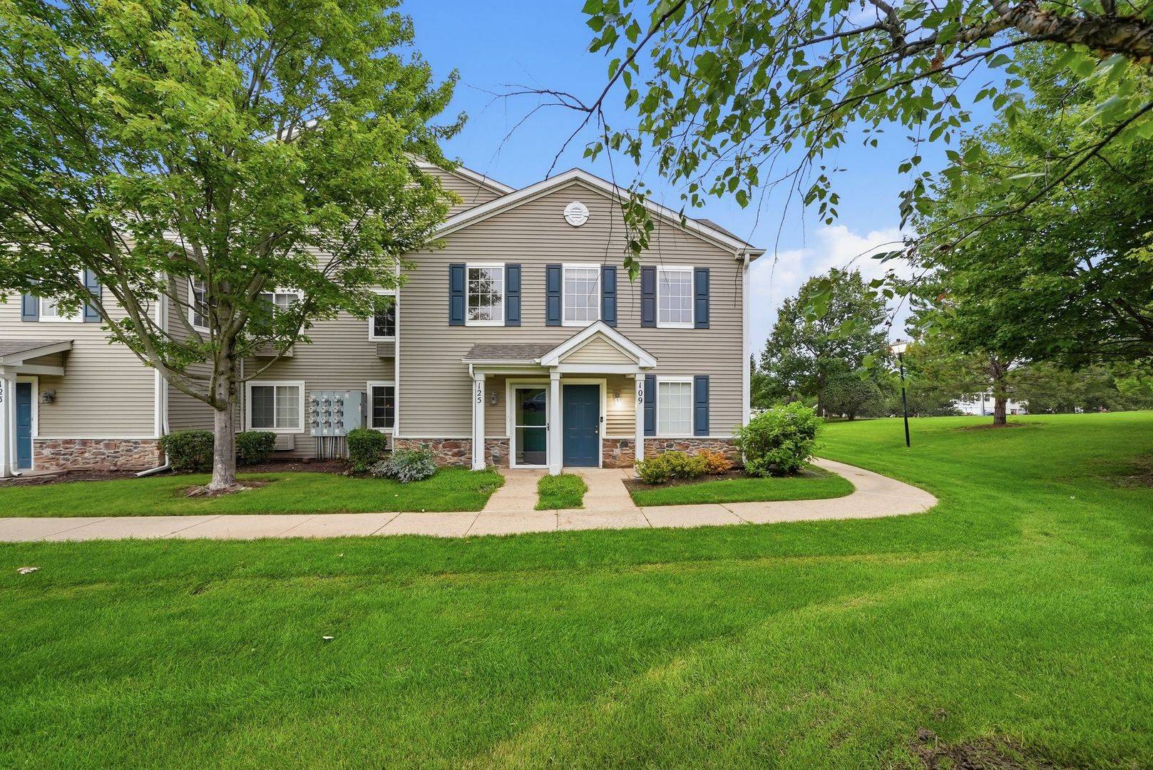125 Silverstone DR #125, Carpentersville, IL 60110