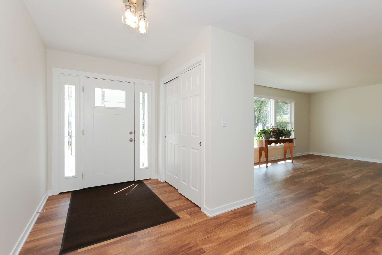 7934 KENSINGTON LN, Hanover Park, IL 60133