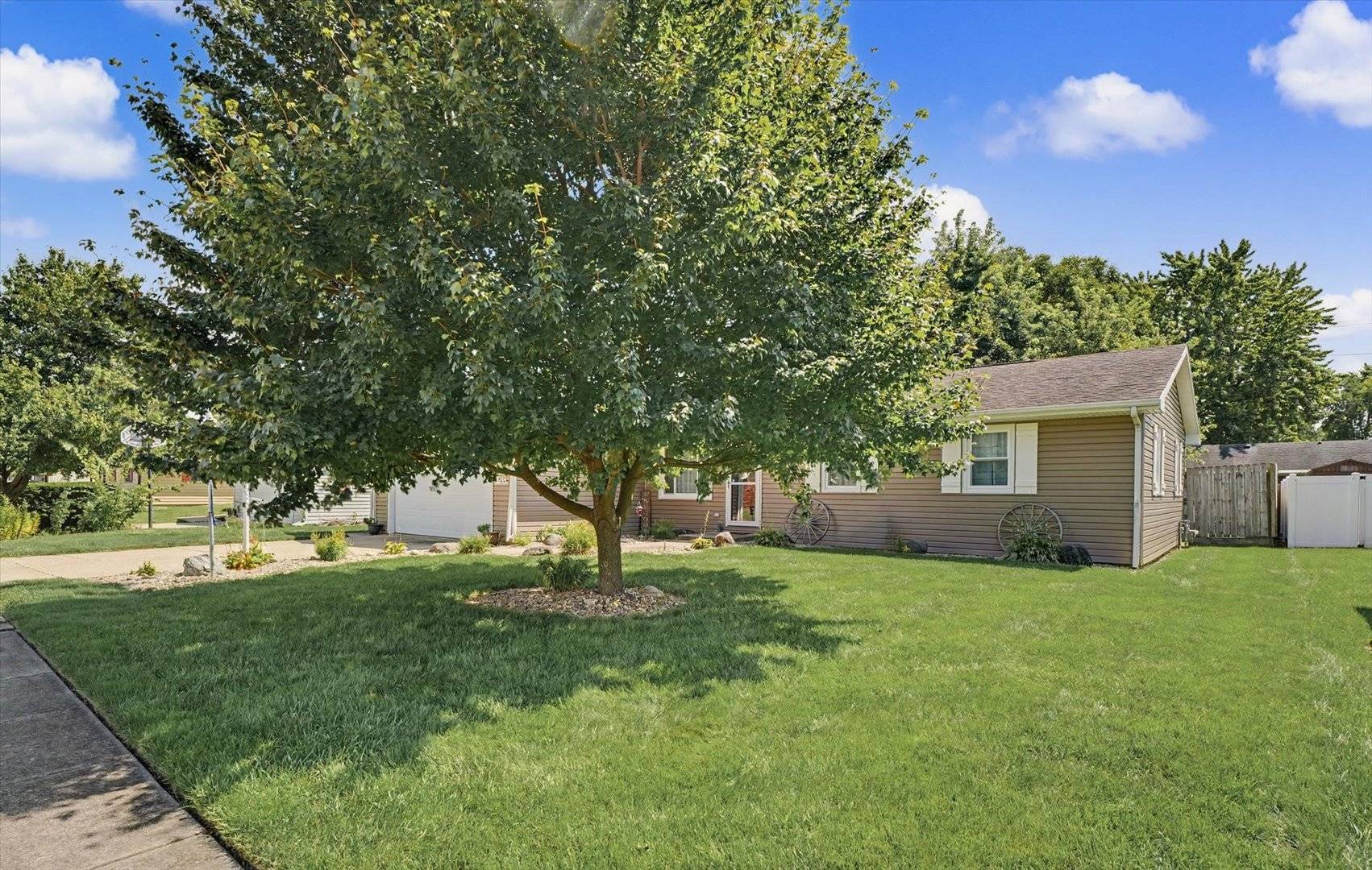 1044 Pinecrest DR, Rantoul, IL 61866