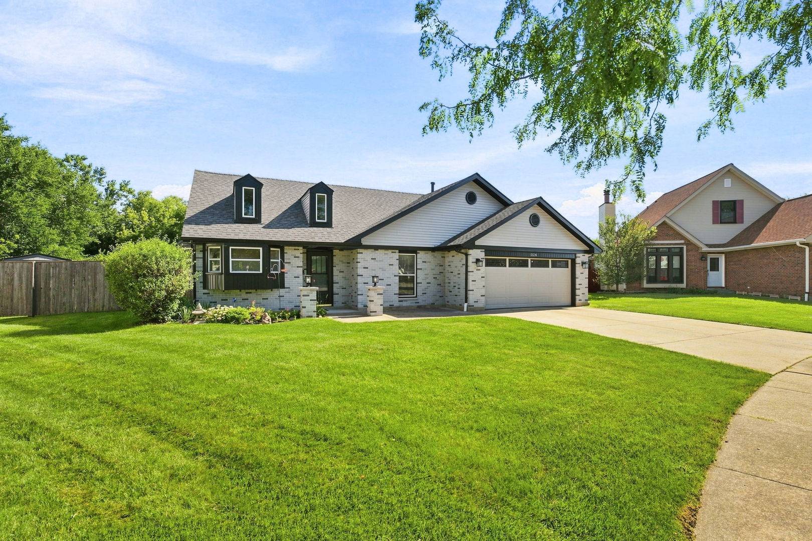 326 Homewood DR, Bolingbrook, IL 60440