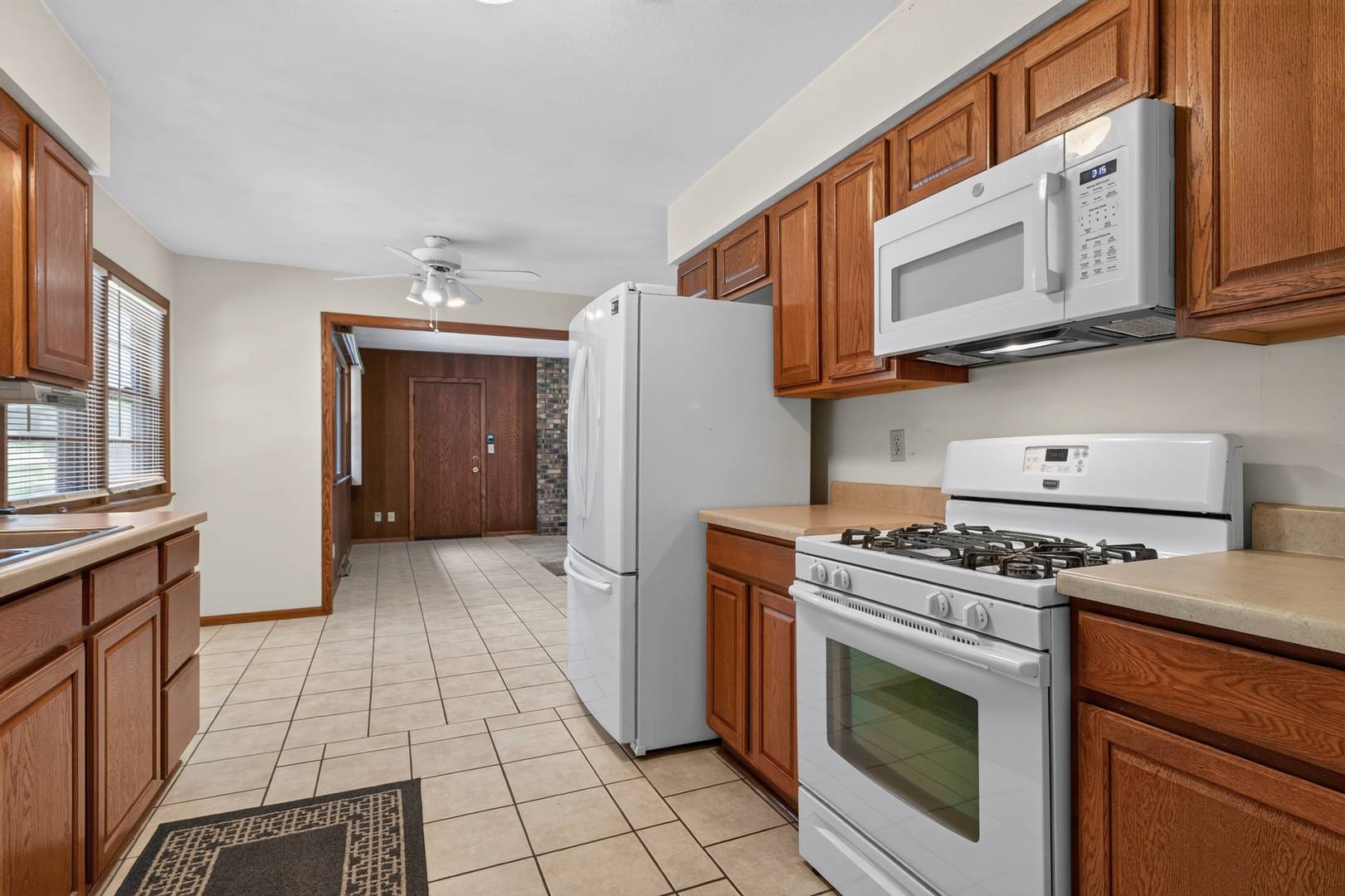 1112 Prestwick Pkwy, Rockford, IL 61107