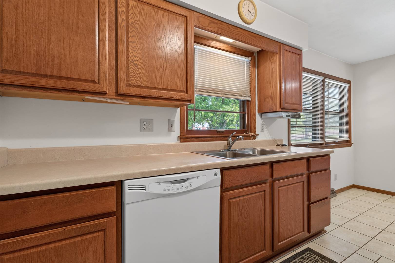 1112 Prestwick Pkwy, Rockford, IL 61107
