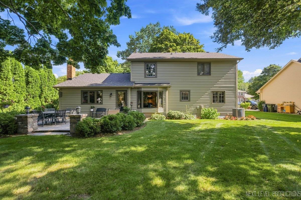 1129 Sunnybrook DR, Naperville, IL 60540