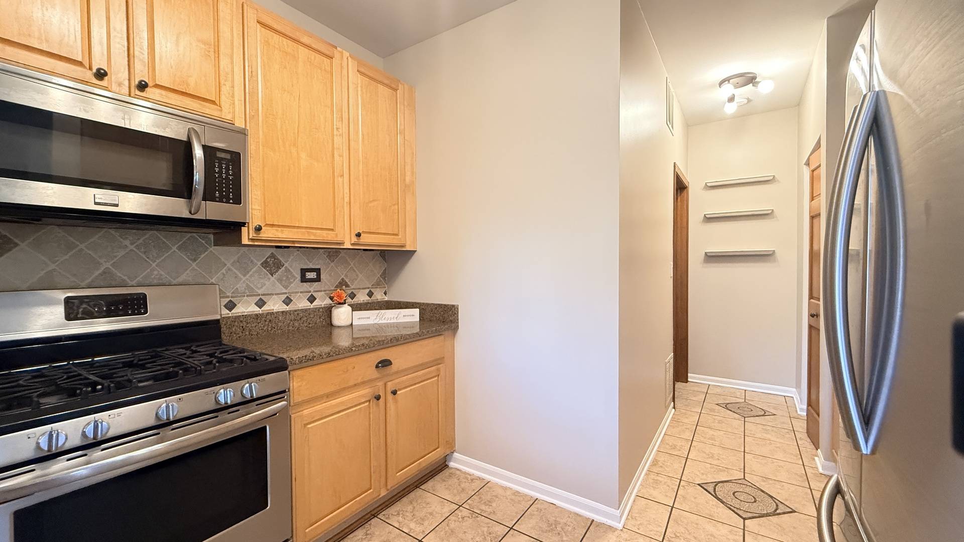 2437 Oneida LN #2437, Naperville, IL 60563