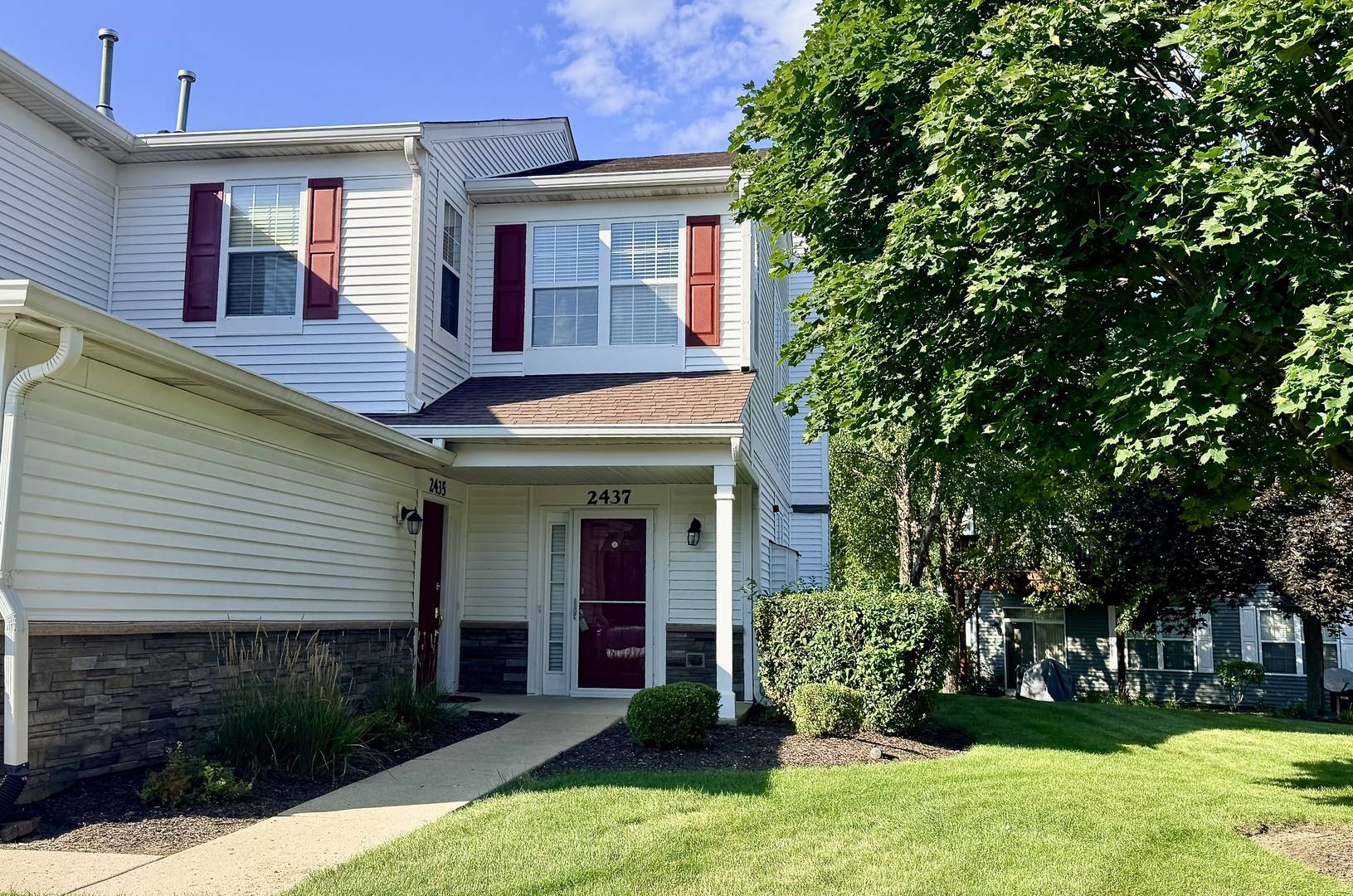 2437 Oneida LN #2437, Naperville, IL 60563