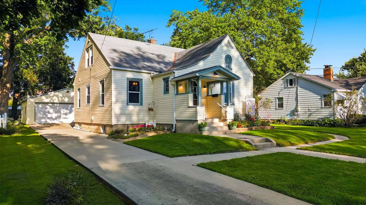 930 N Dixon AVE, Dixon, IL 61021