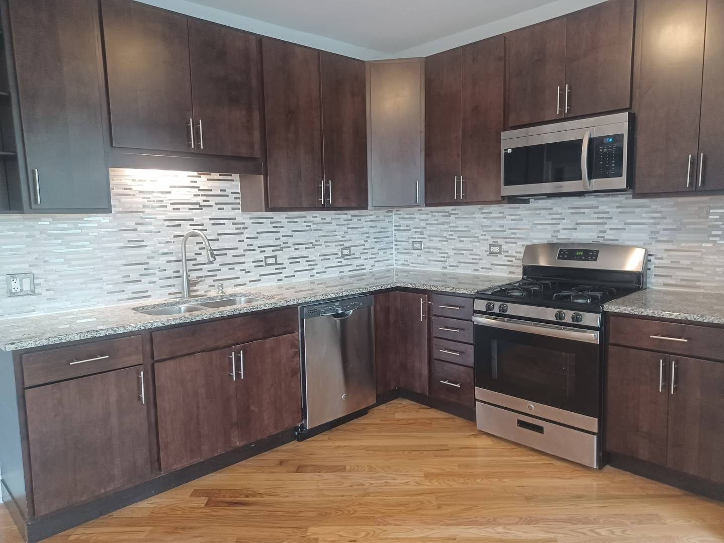 5731 N Kimball AVE #2A, Chicago, IL 60659