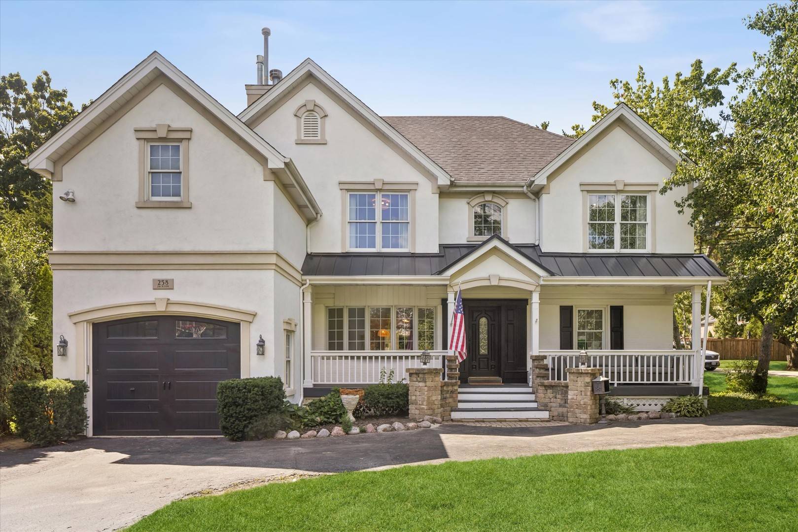 258 N Jackson RD, Clarendon Hills, IL 60514