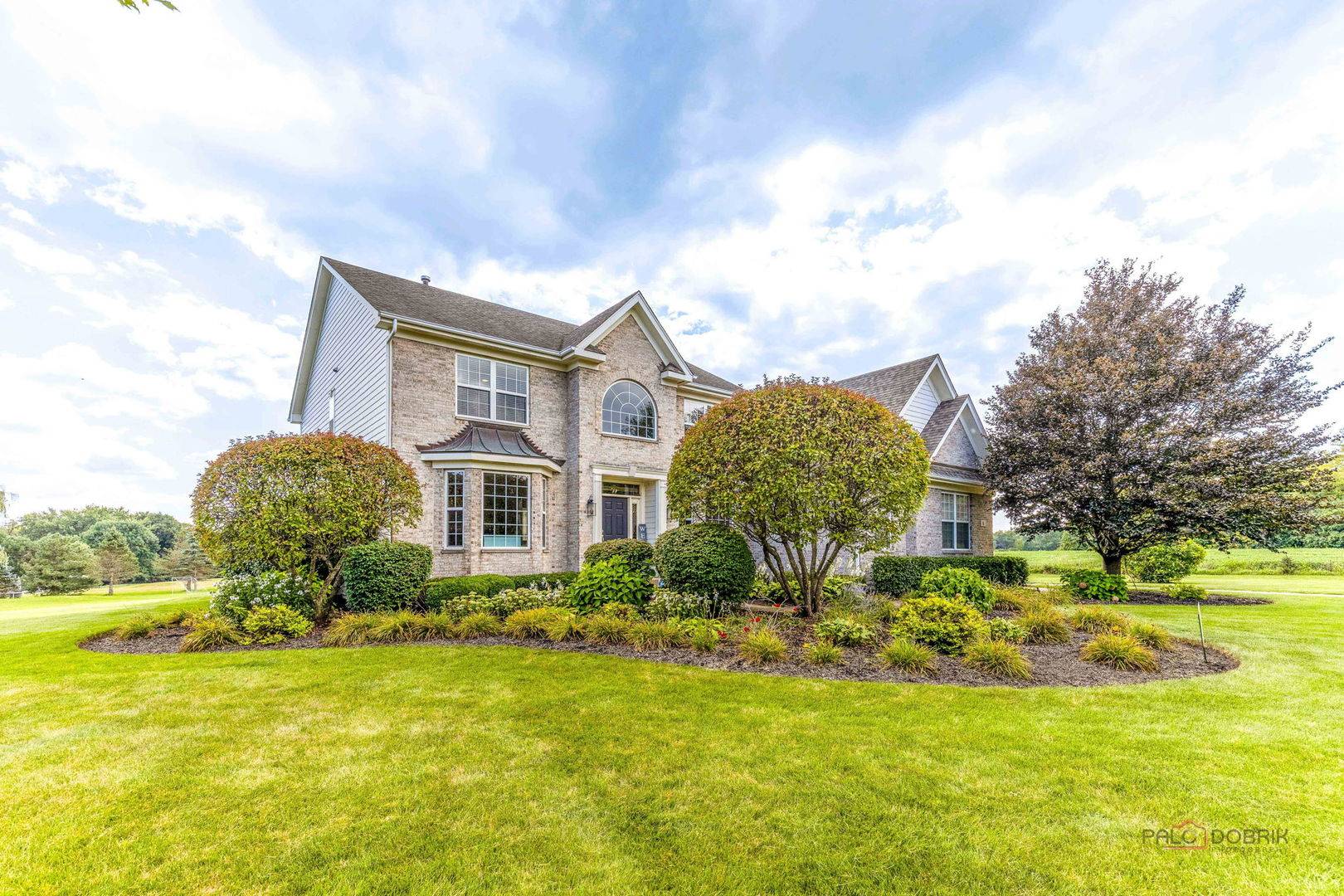 5 Kensington CT, Hawthorn Woods, IL 60047