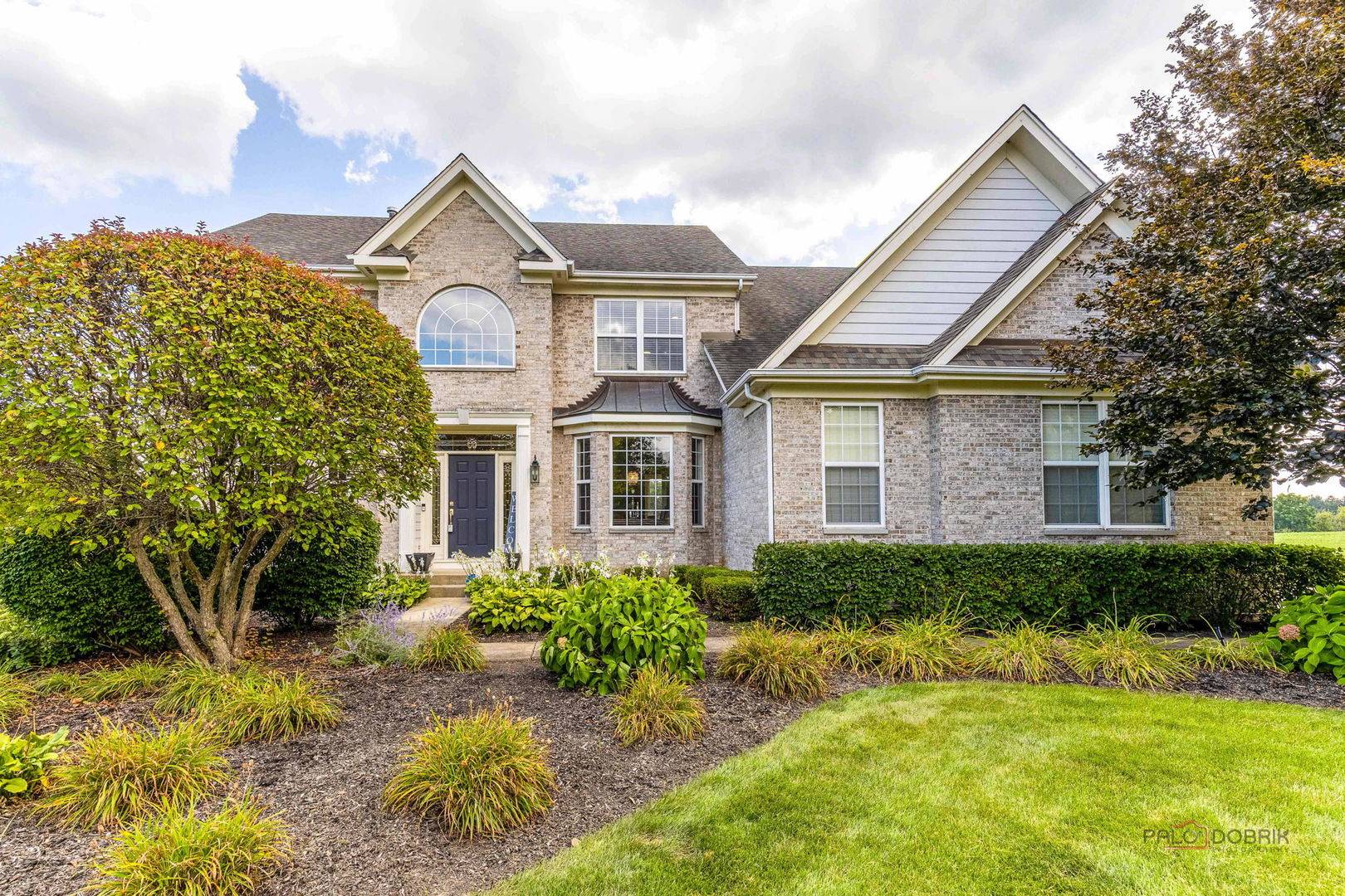 5 Kensington CT, Hawthorn Woods, IL 60047