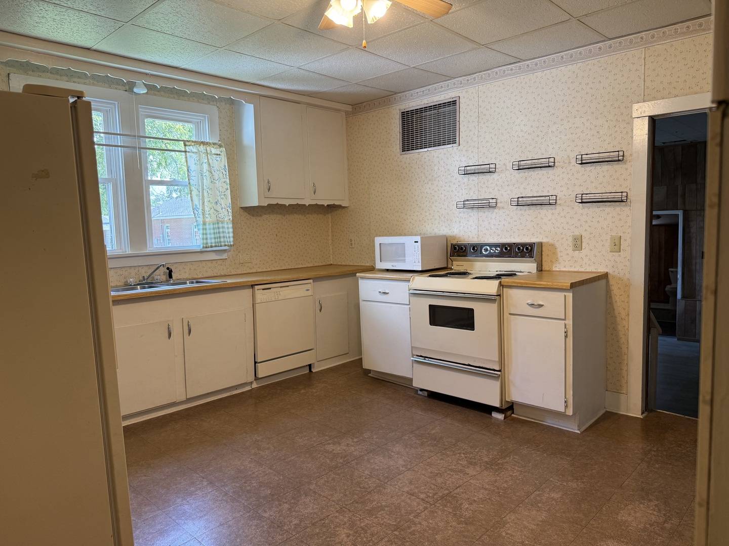 1507 N Russell ST, Marion, IL 62959