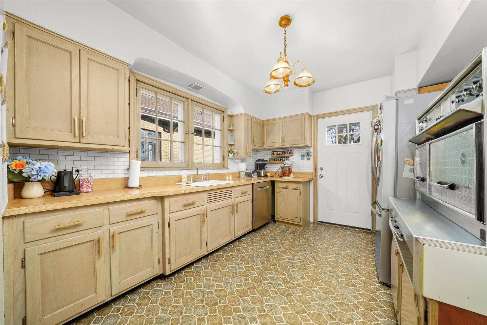 10151 S Bell AVE, Chicago, IL 60643