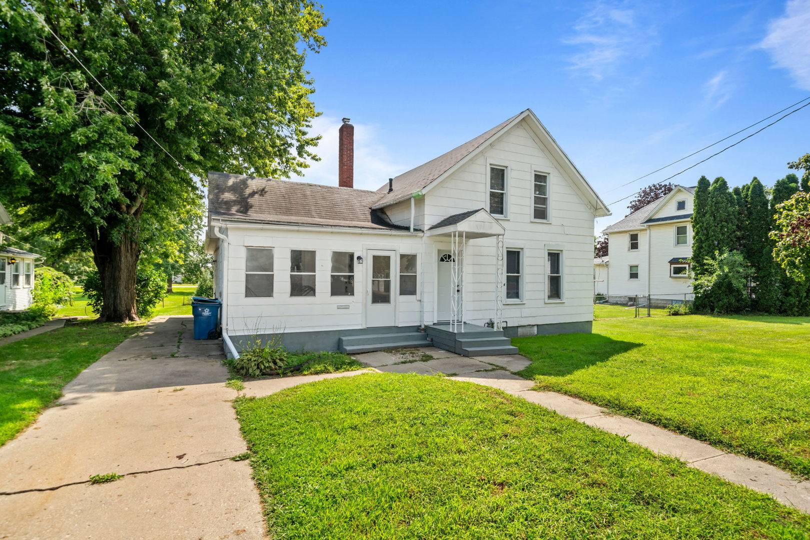 141 W Division ST, Amboy, IL 61310