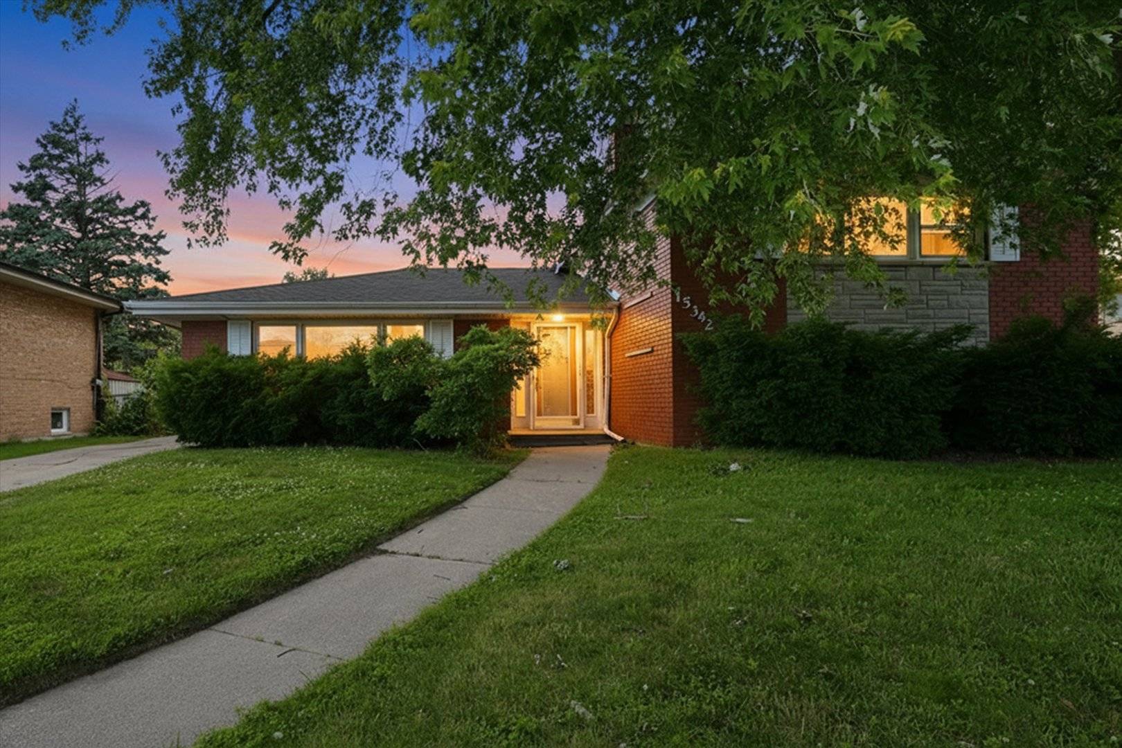 15342 DOBSON AVE, South Holland, IL 60473