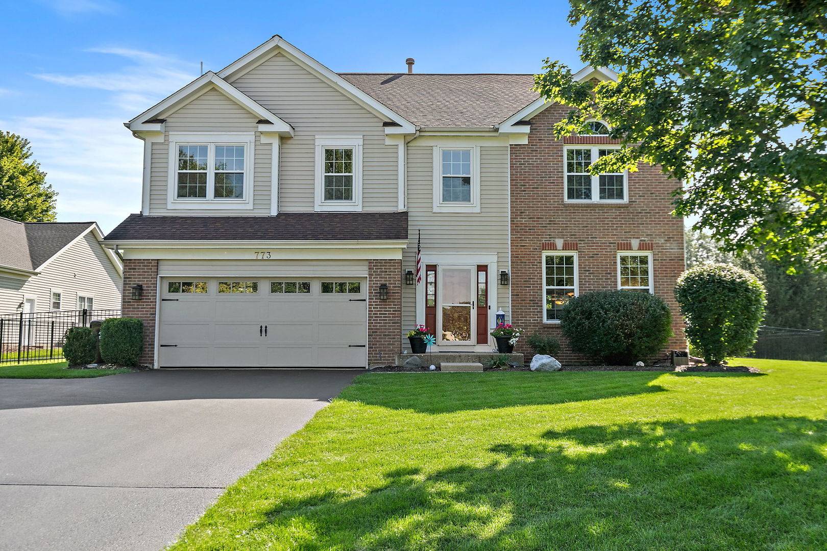 773 Providence LN, Crystal Lake, IL 60012